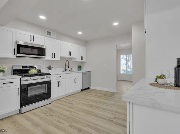 3916 Palos Verdes St, Las Vegas, NV 89119