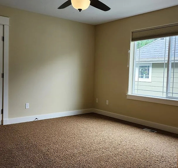 3819 Cameron Dr NE — Photo 59