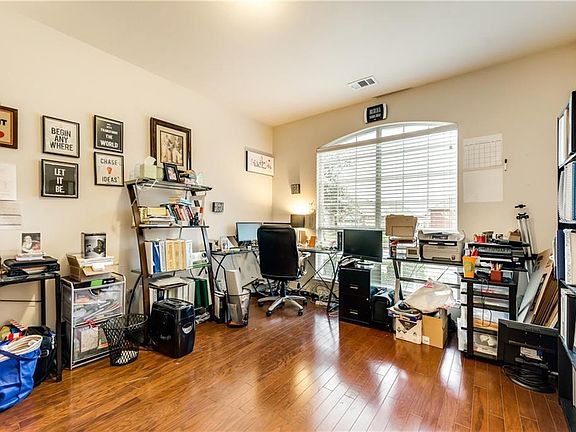 2nd image of 905 Trailwood Dr