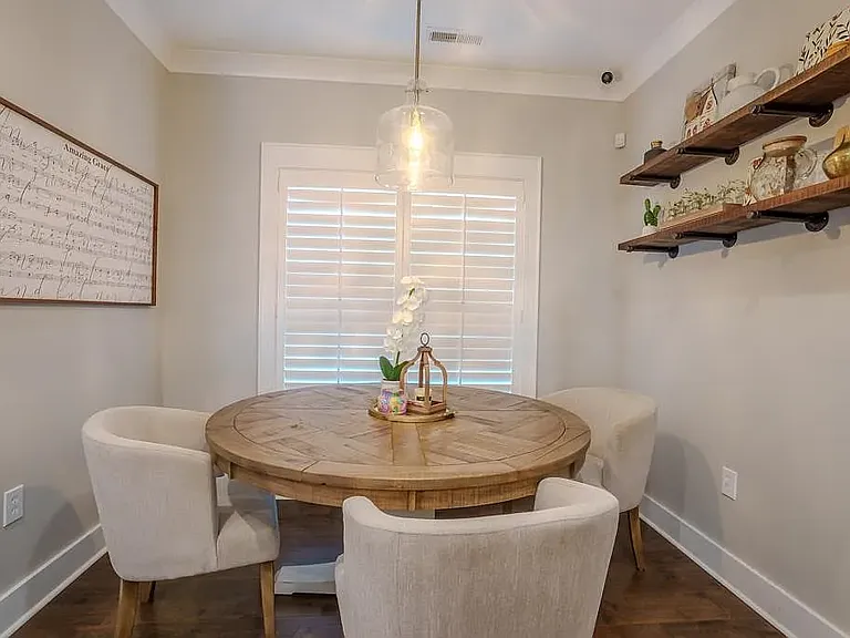 127 Ashbey Cir — Photo 32