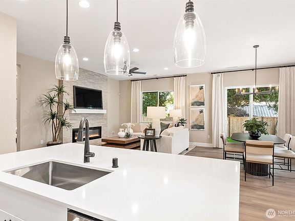 4th image of 1186 E Tanner Avenue #117