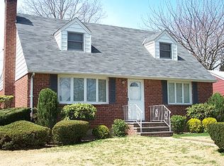 56 East St, New Hyde Park, NY 11040