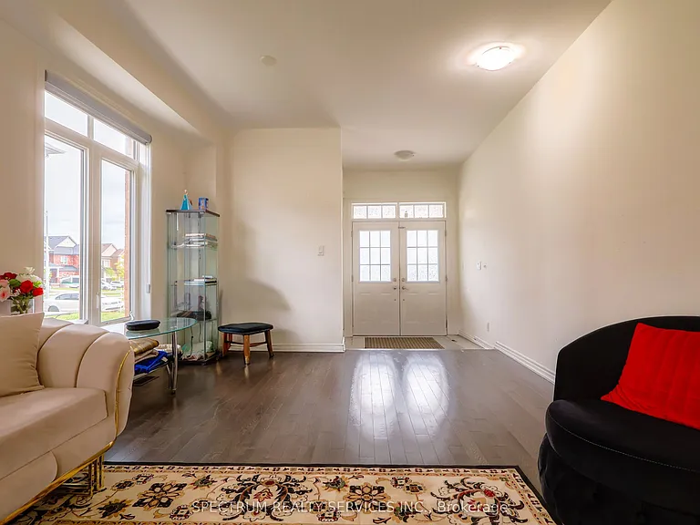 2300 Grainger Loop — Photo 3