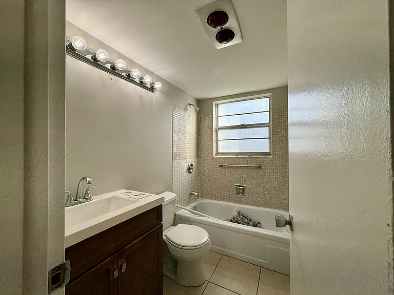 93 Sheffield St E #93-D — Photo 23