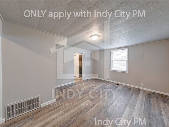 5th image of 2714 Maywood Rd