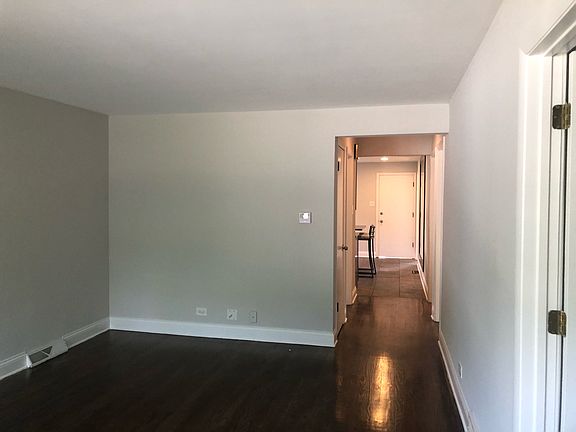 4th image of 925 S La Grange Rd #1