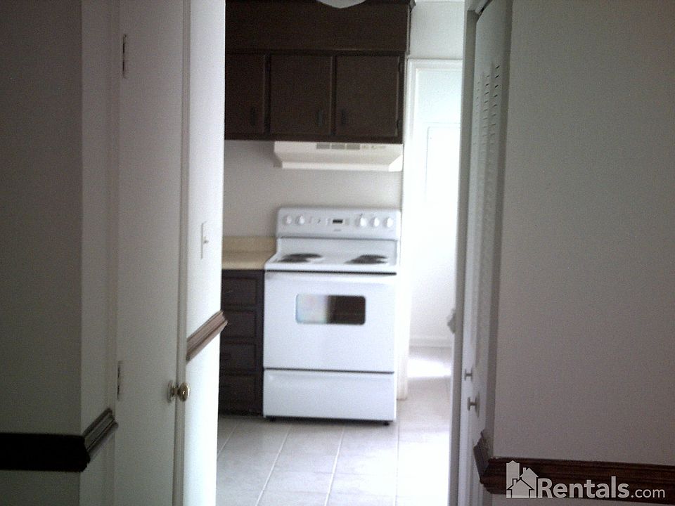 1st image of 224 Knightsmanor Ct
