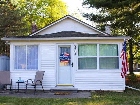 9485 Portage Lake Ave, Pinckney, MI 48169