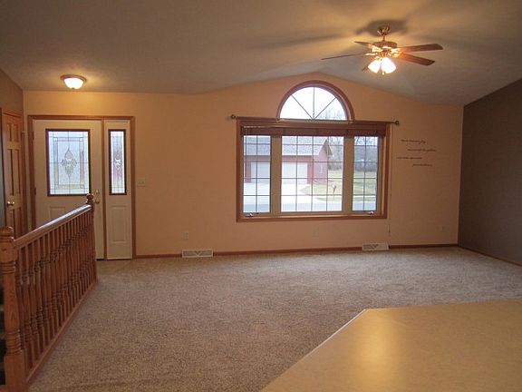 5th image of 950 Saxton Dr