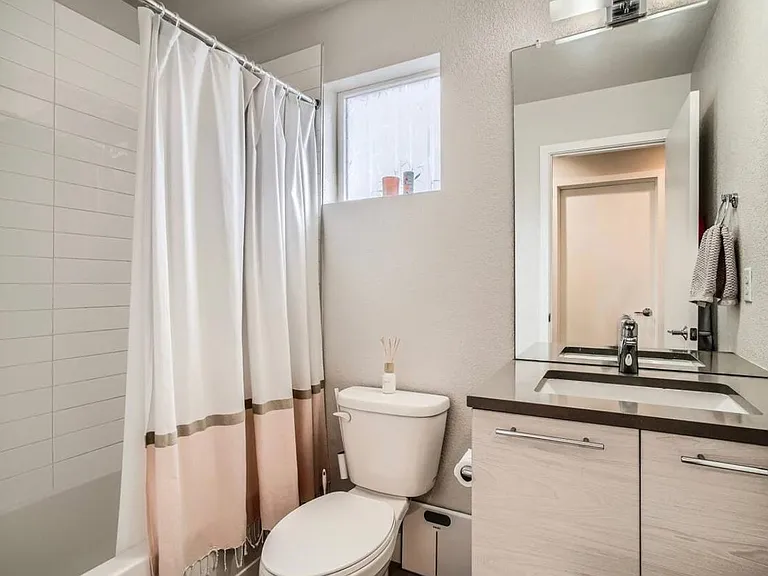 5560 W 10th Pl — Photo 10