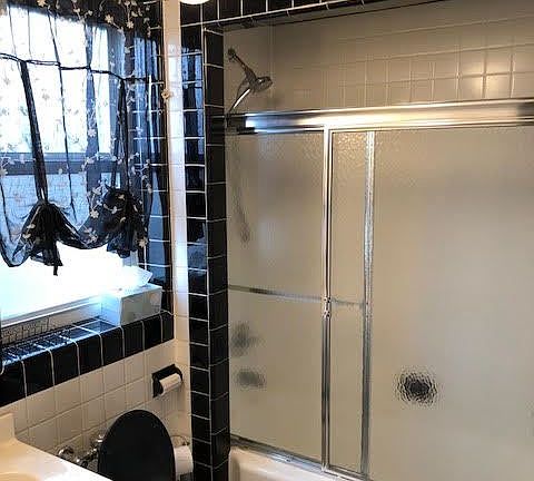 1678 BR Ave Bathroom 3