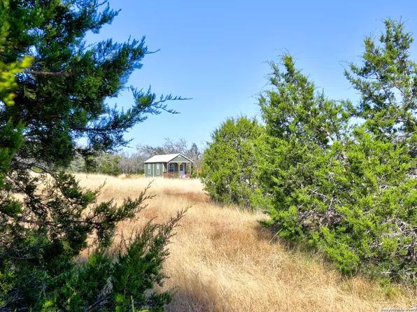 147 Crooked Creek Path, Mountain Home, TX 78058