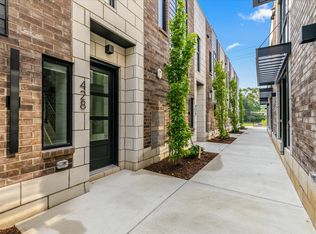 460 W Tienken Rd, Rochester Hills, MI 48306
