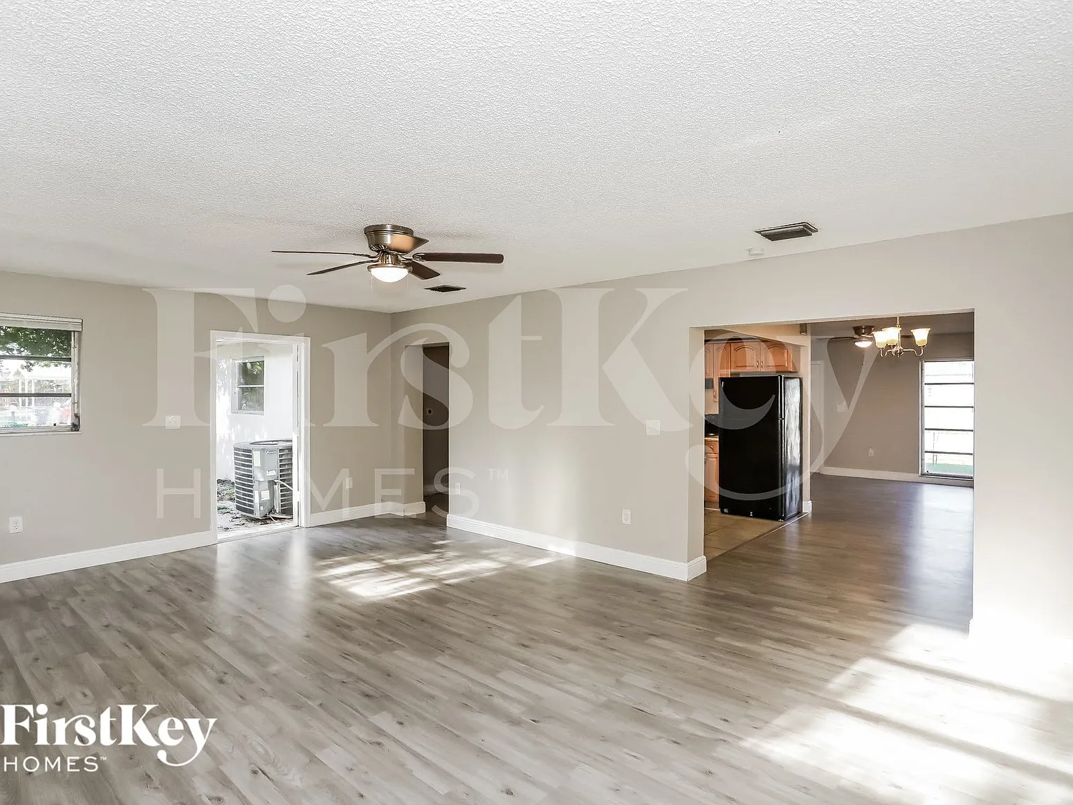 5 bed, 2.0 bath, 1720 sqft, $3,460 — Photo 4
