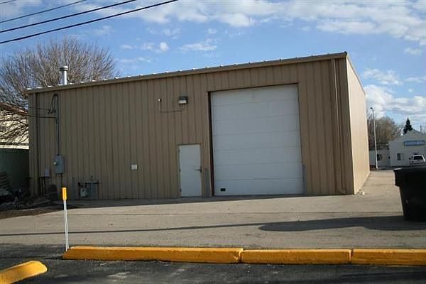 2nd image of 517 2nd St