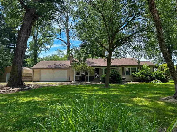 325 Sherwood Forest Dr, Galveston, IN 46932