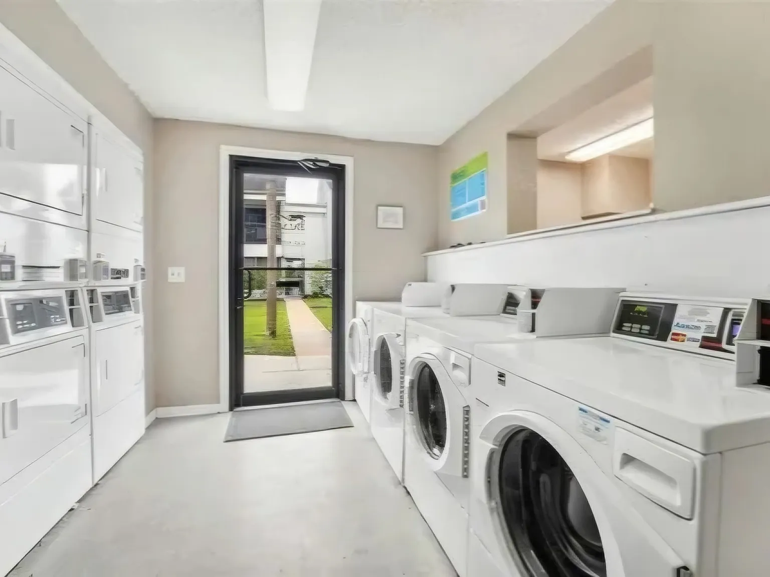 2 bed, 1.5 bath, 960 sqft, $1,700 — Photo 2