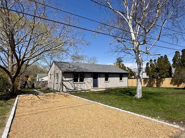 10 Winthrop Ave, Oak Bluffs, MA 02557
