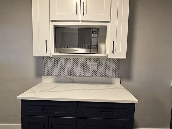 2nd image of 2834 N Lockwood Ave #3C