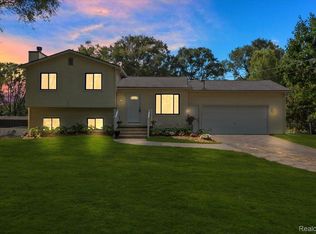 4525 Clintonville Rd, Clarkston, MI 48346