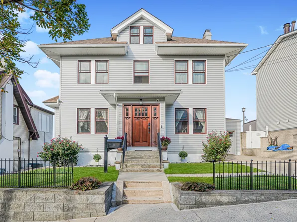 11 Bayview Place image 1 of 33