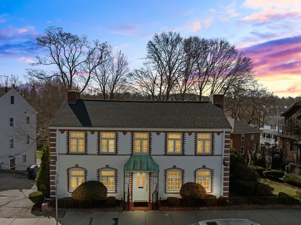 1646 Centre St, West Roxbury, MA 02132