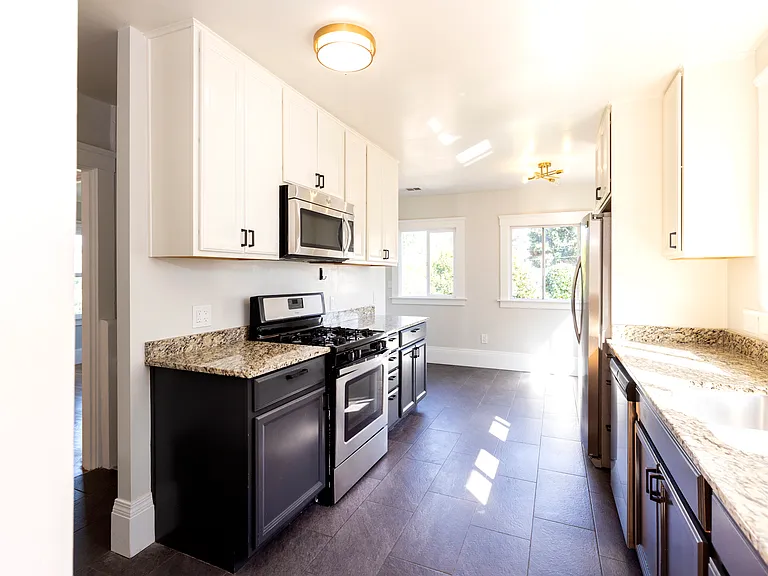 2921 Rawson St — Photo 11