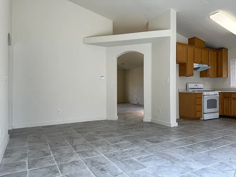 614 Barbara Ct — Photo 7
