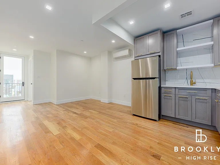 535 Grand St #4B — Photo 1