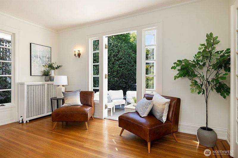 5th image of 2822 10th Avenue E
