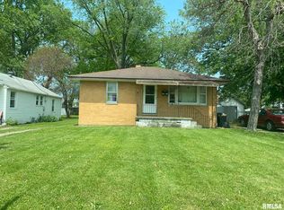 2121 E Enterprise St, Grandview, IL 62702