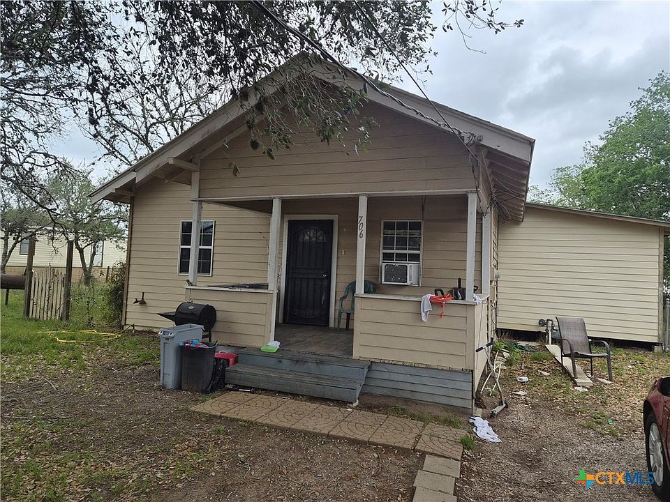 1st image of 706 Matthew St