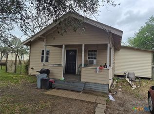 706 Matthew St, Yoakum, TX 77995