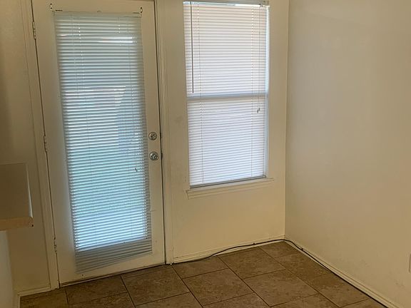 4th image of 5802 Redstone Dr APT A