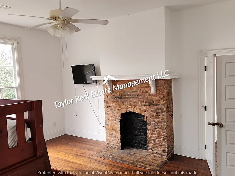 1100 N Montgomery Ave — Photo 2