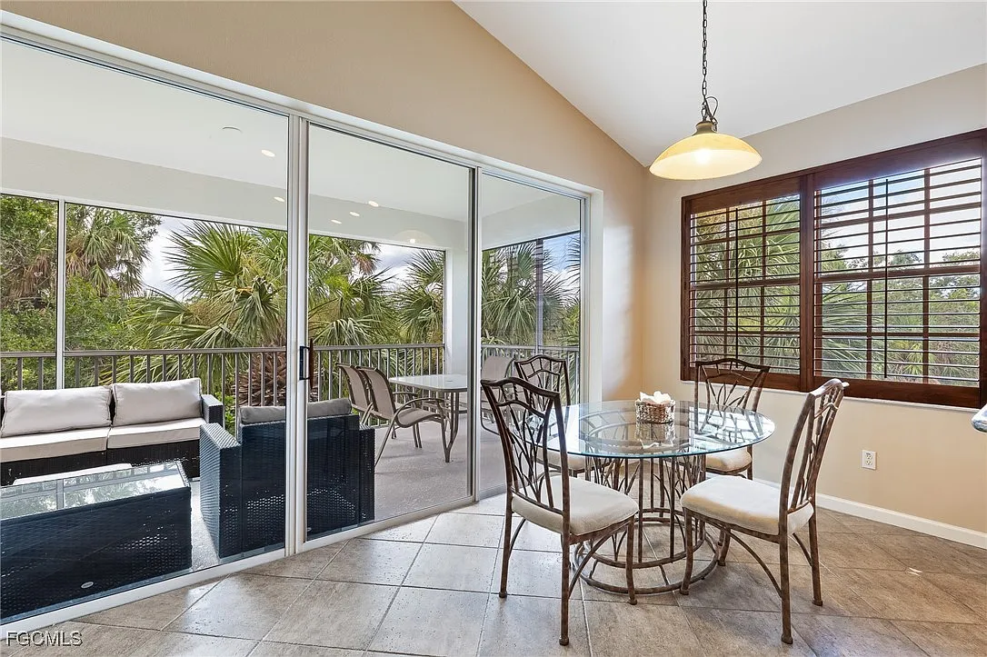 3 bed, 2.0 bath, 1880 sqft, $4,400 — Photo 4