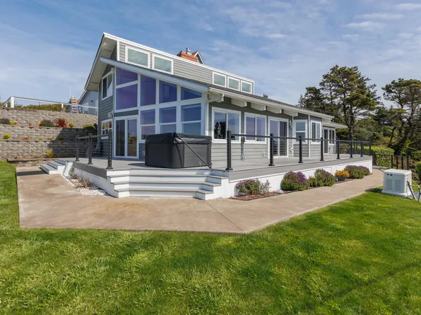 580 SW 10th St, Newport, OR 97365