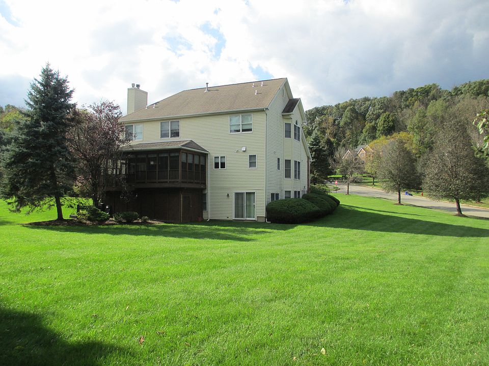 2nd image of 23 Smallbrook Cir