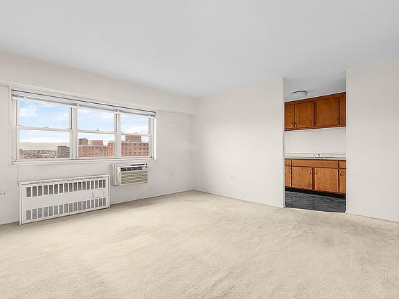4th image of 609 Columbus Ave APT 18L