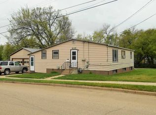 625 12th St NE, Minot, ND 58703