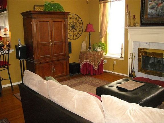 3rd image of 1920 Smith Dr