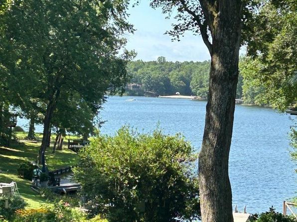 2 Pineknoll Cir