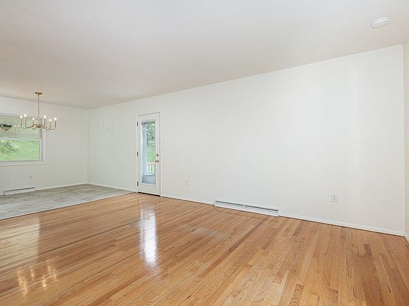 5th image of 204 Thomas St