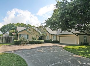 117 Country Ln, Castroville, TX 78009