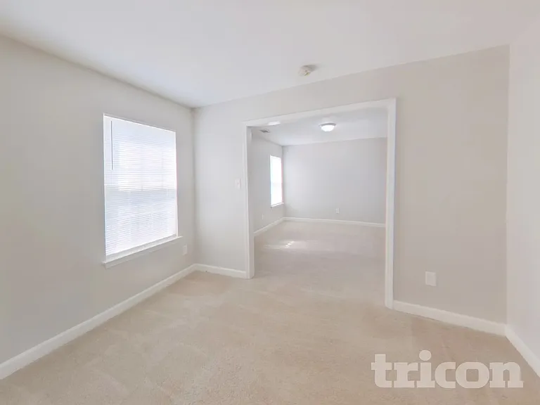 506 Glencroft Dr — Photo 3
