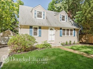 249 Manor Rd, Huntington, NY 11743