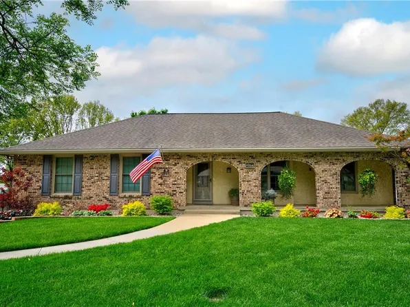 1014 SW Twilight Ln, Blue Springs, MO 64015