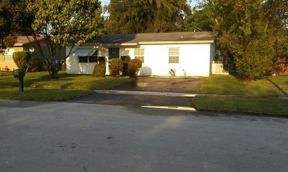 1st image of 402 SW 77th Ave