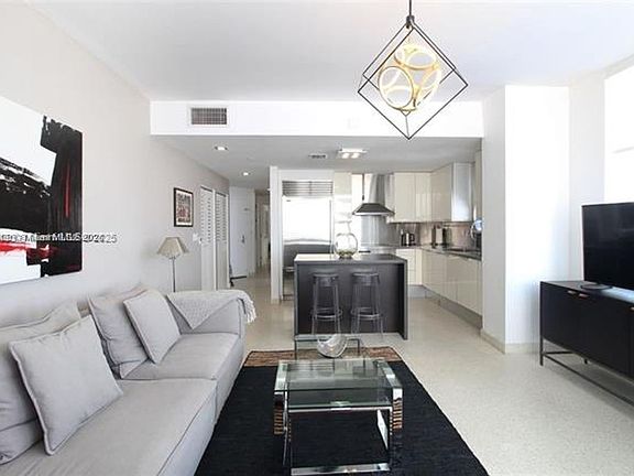 2nd image of 225 Collins Ave #Cu-6l
