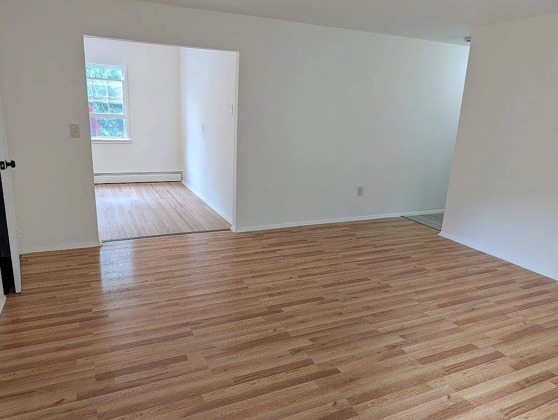 280 E Main St — Photo 2